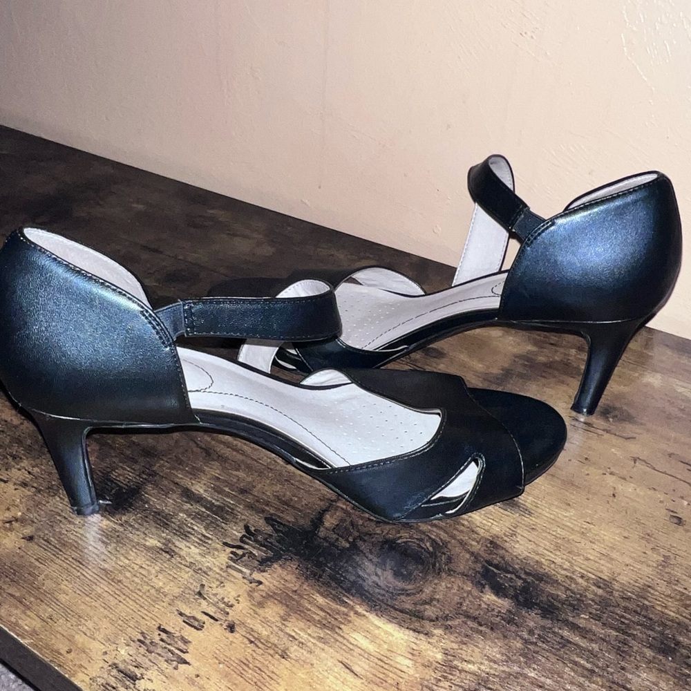 Lifestride Women's Mega Dress Sandal Heel 11W Wide